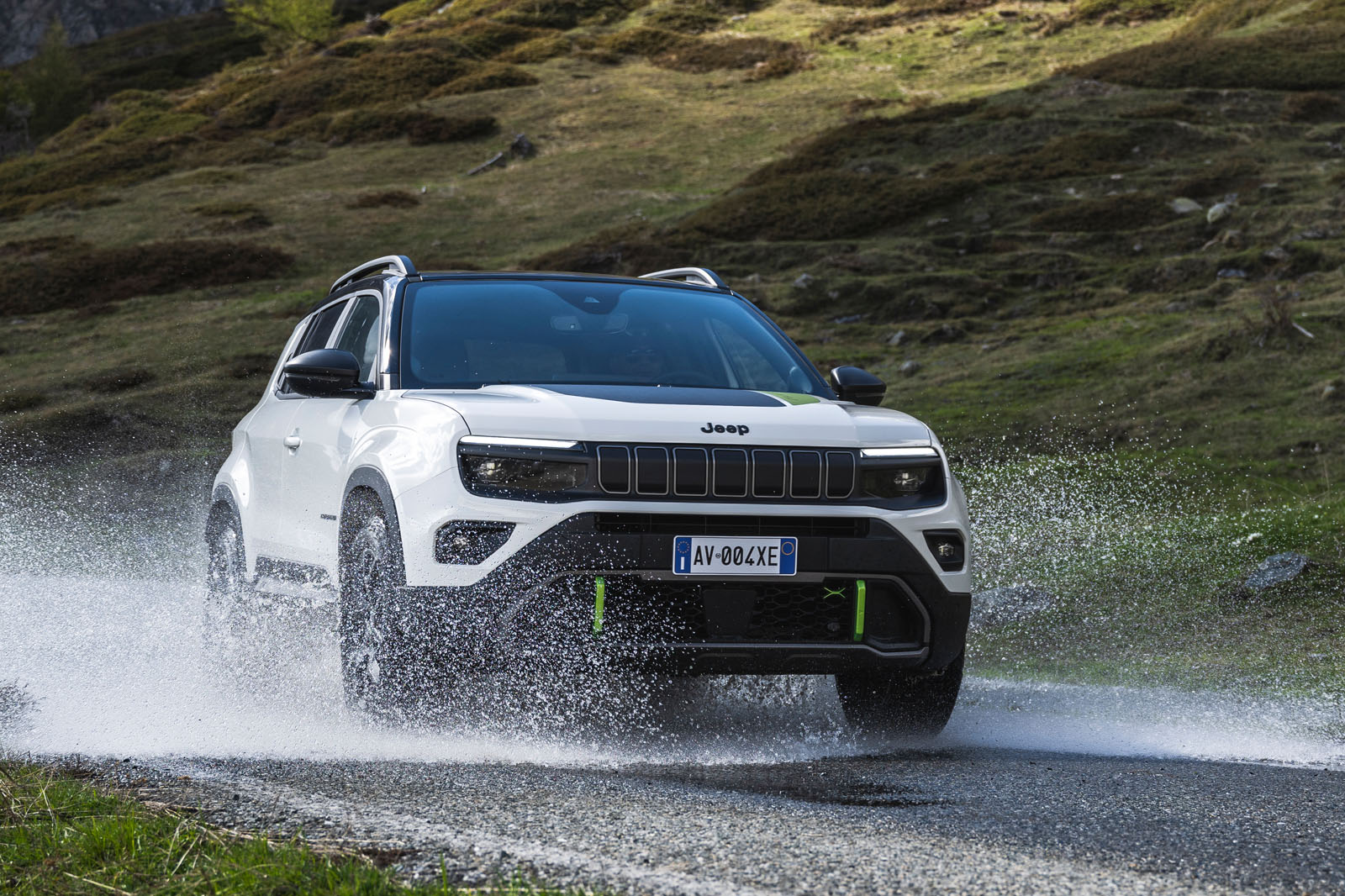 جیپ اونجر 4xe 2025 نمای جلوی مورب