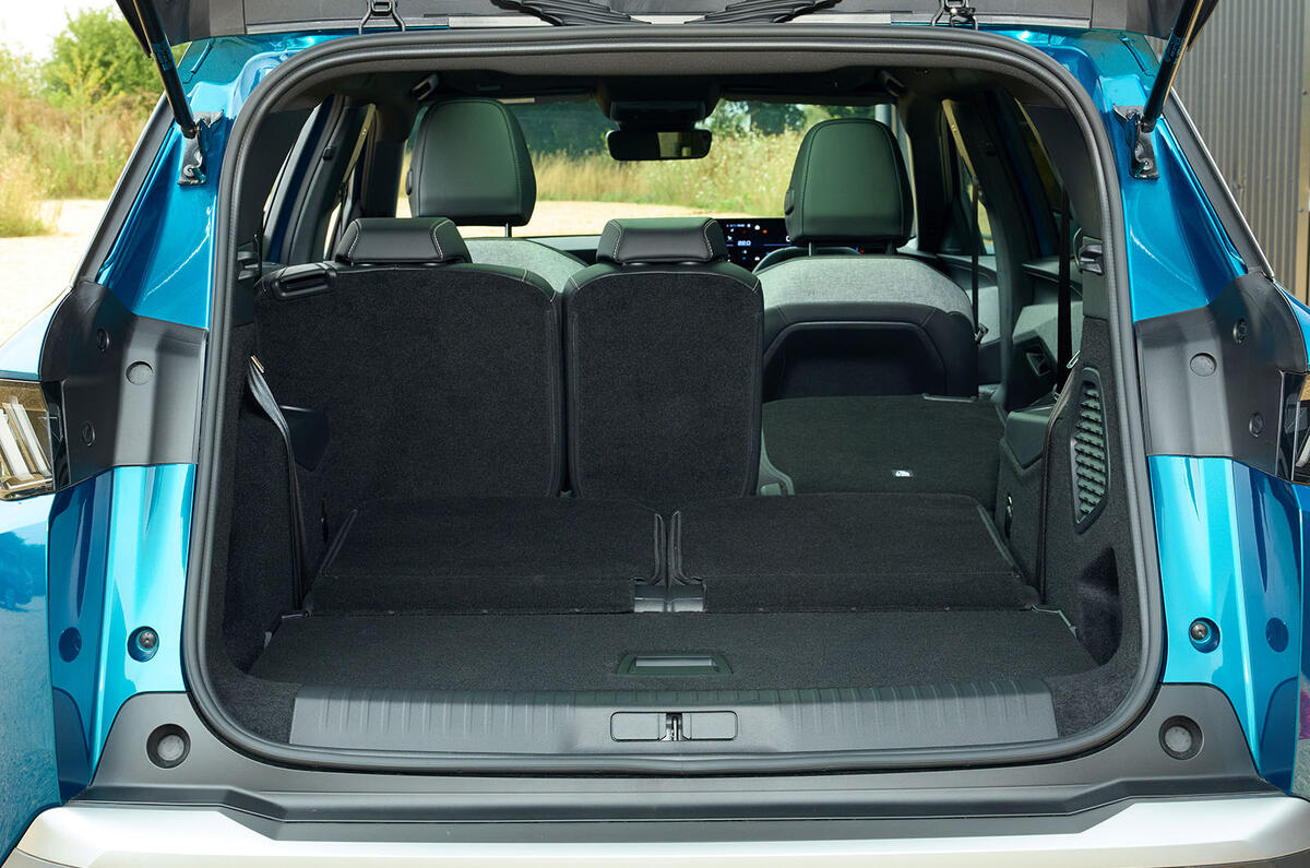 حجم صندوق پژو e-5008