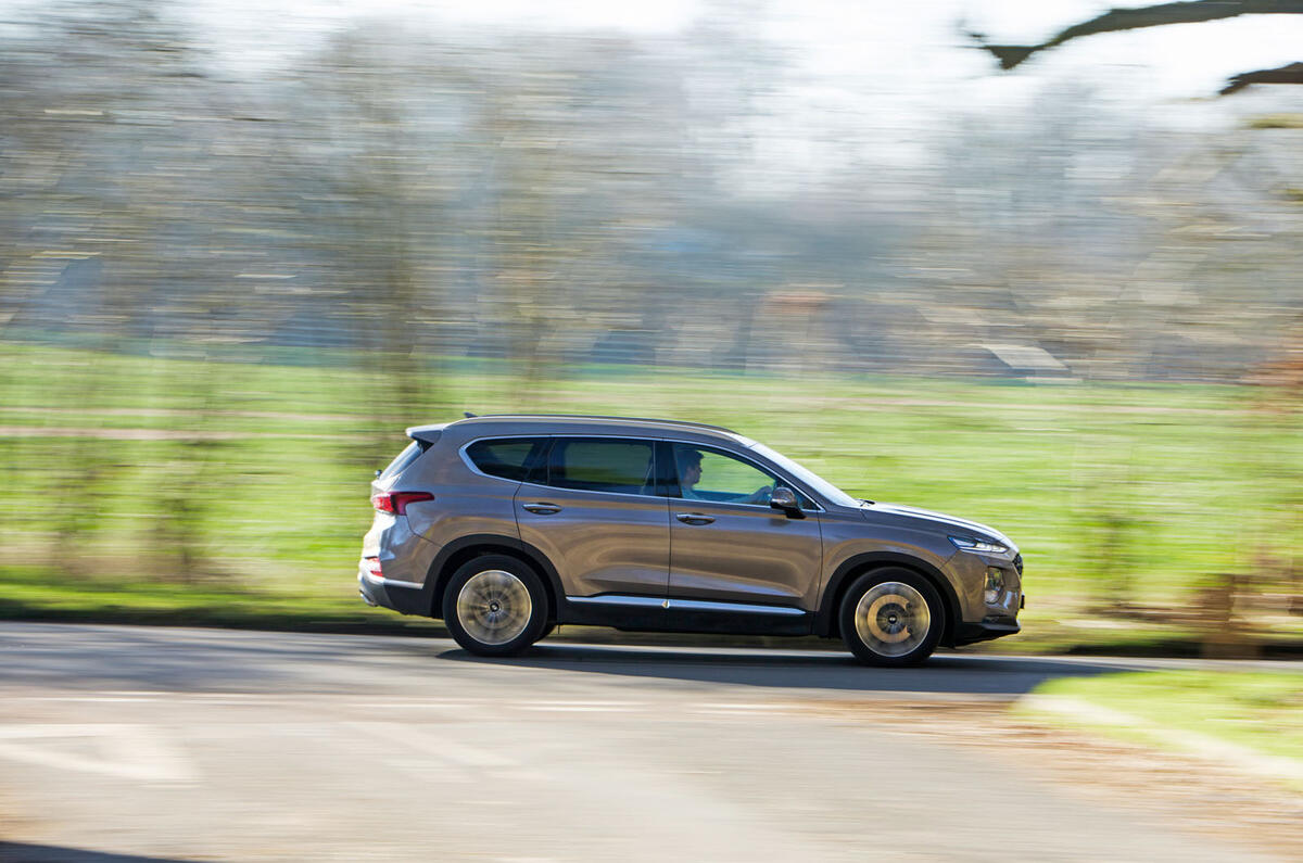 نمای جانبی سانتافه در حرکت