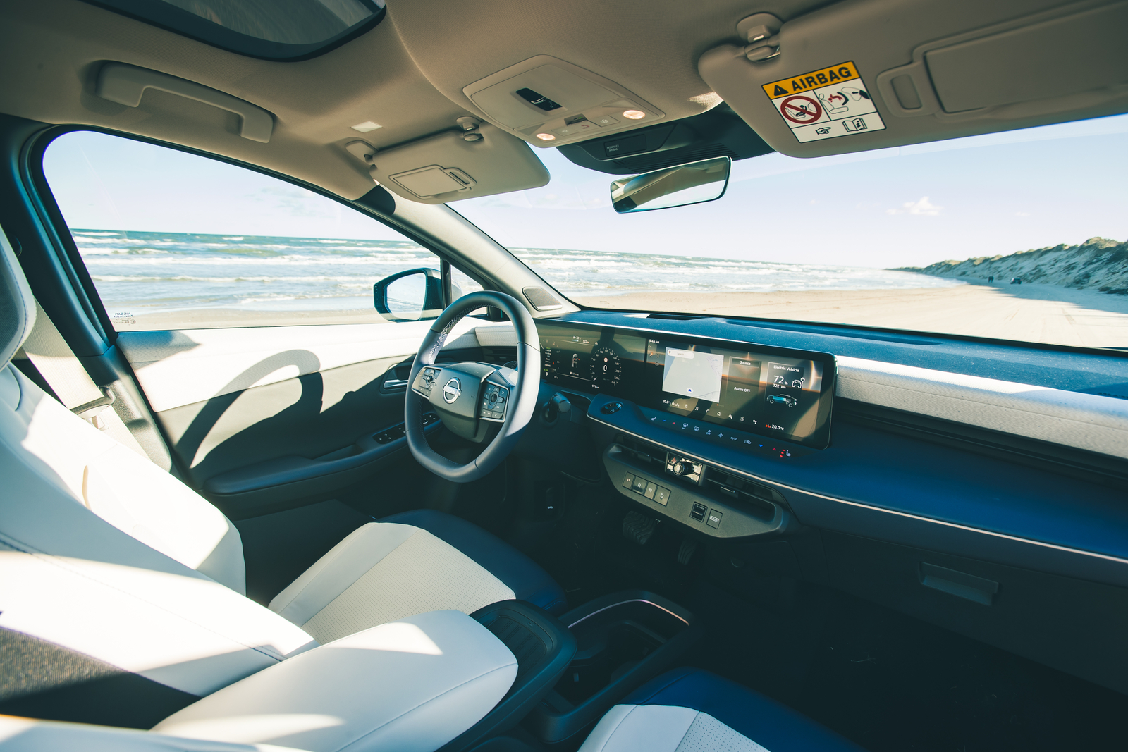 کابین لیف 2025 با دو نمایشگر 14.3 اینچ