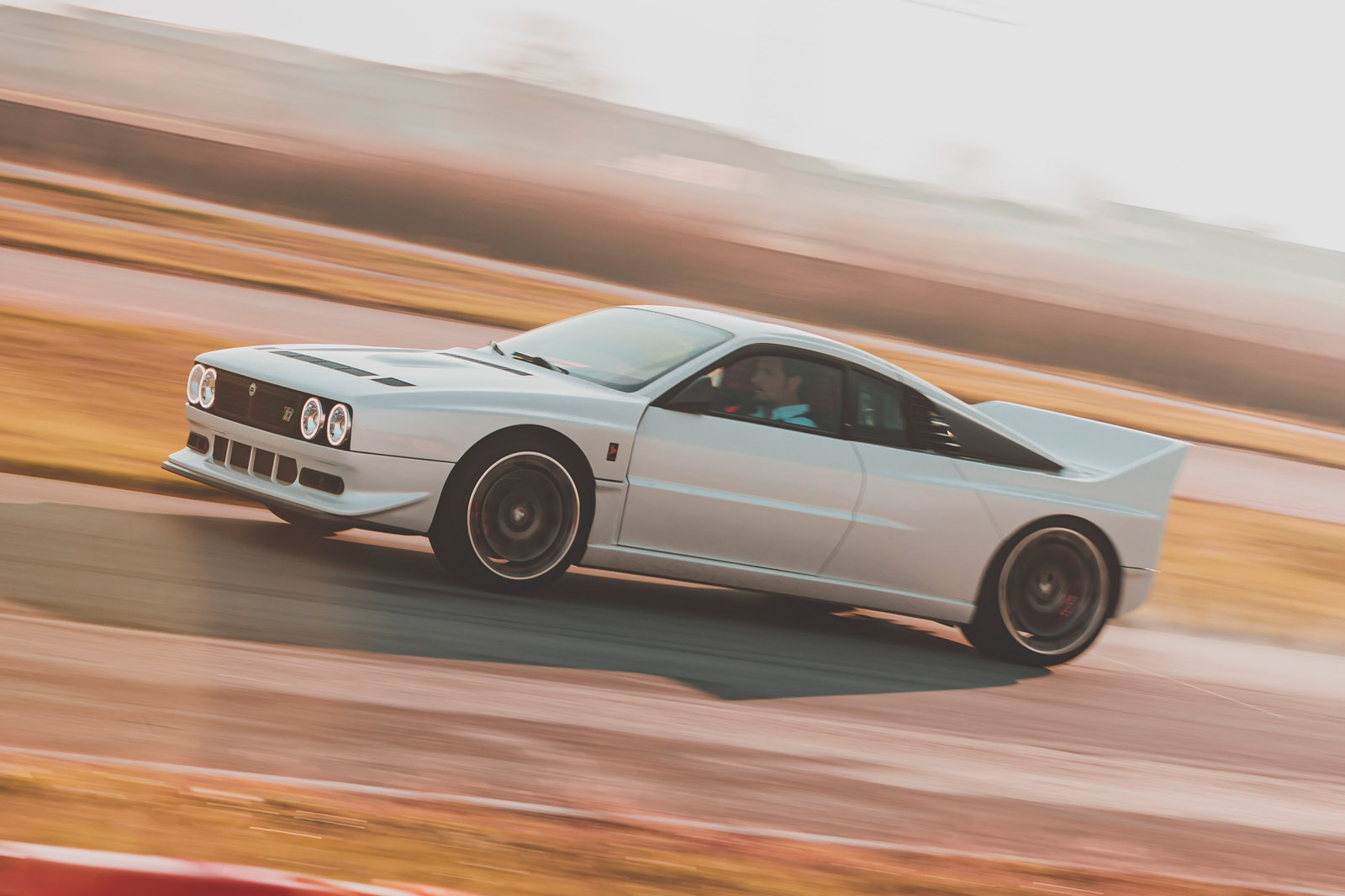 کیمرا Evo37 در نمای جانبی در حال حرکت