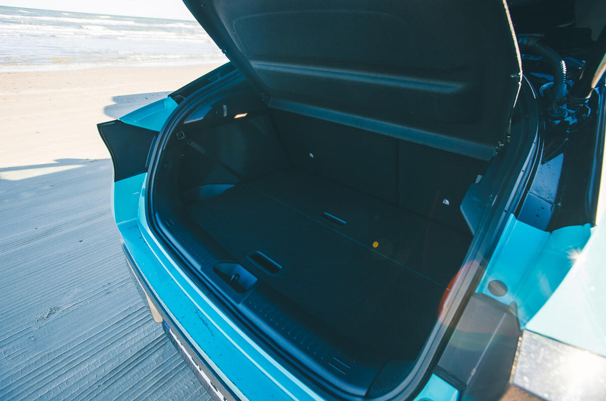 صندوق و کف متحرک دو طبقه نیسان لیف