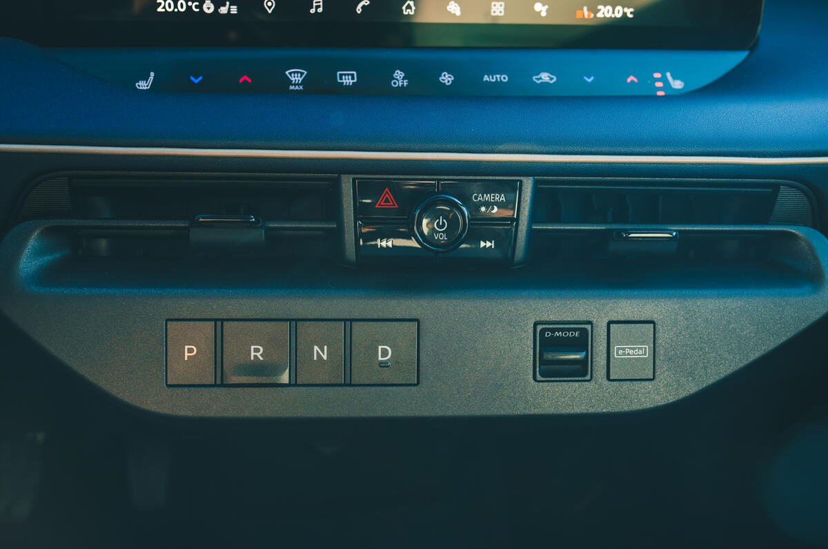 ردیف عقب لیف با سقف شیشه ای