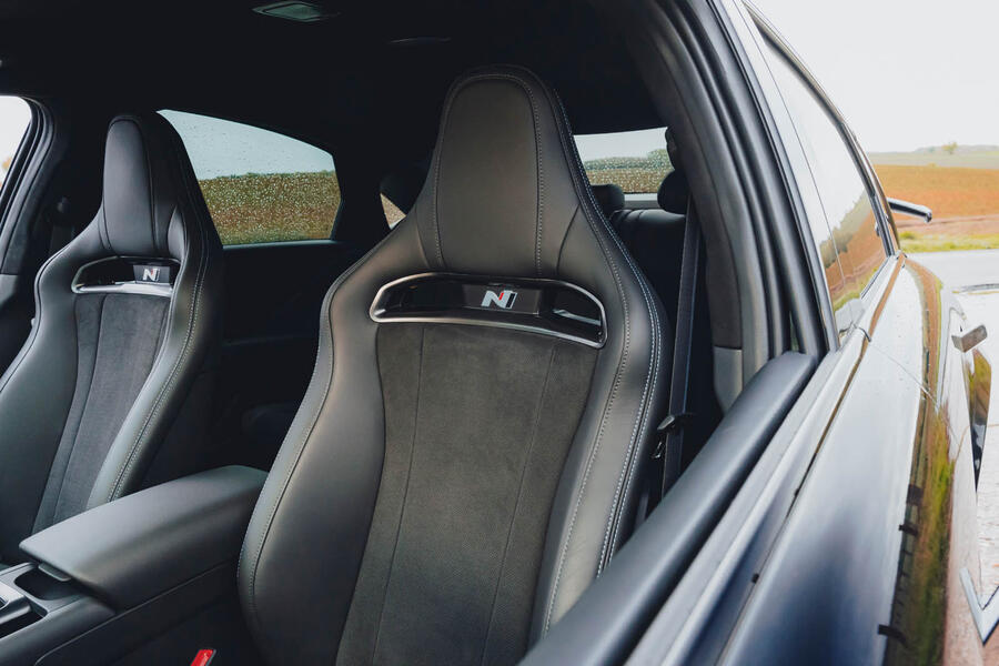 صندلیهای باکت N با پشتیبانی جانبی قوی