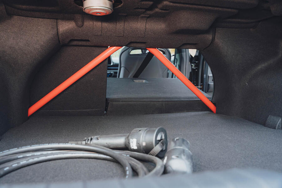 آیونیک ۶ N در حال دریفت