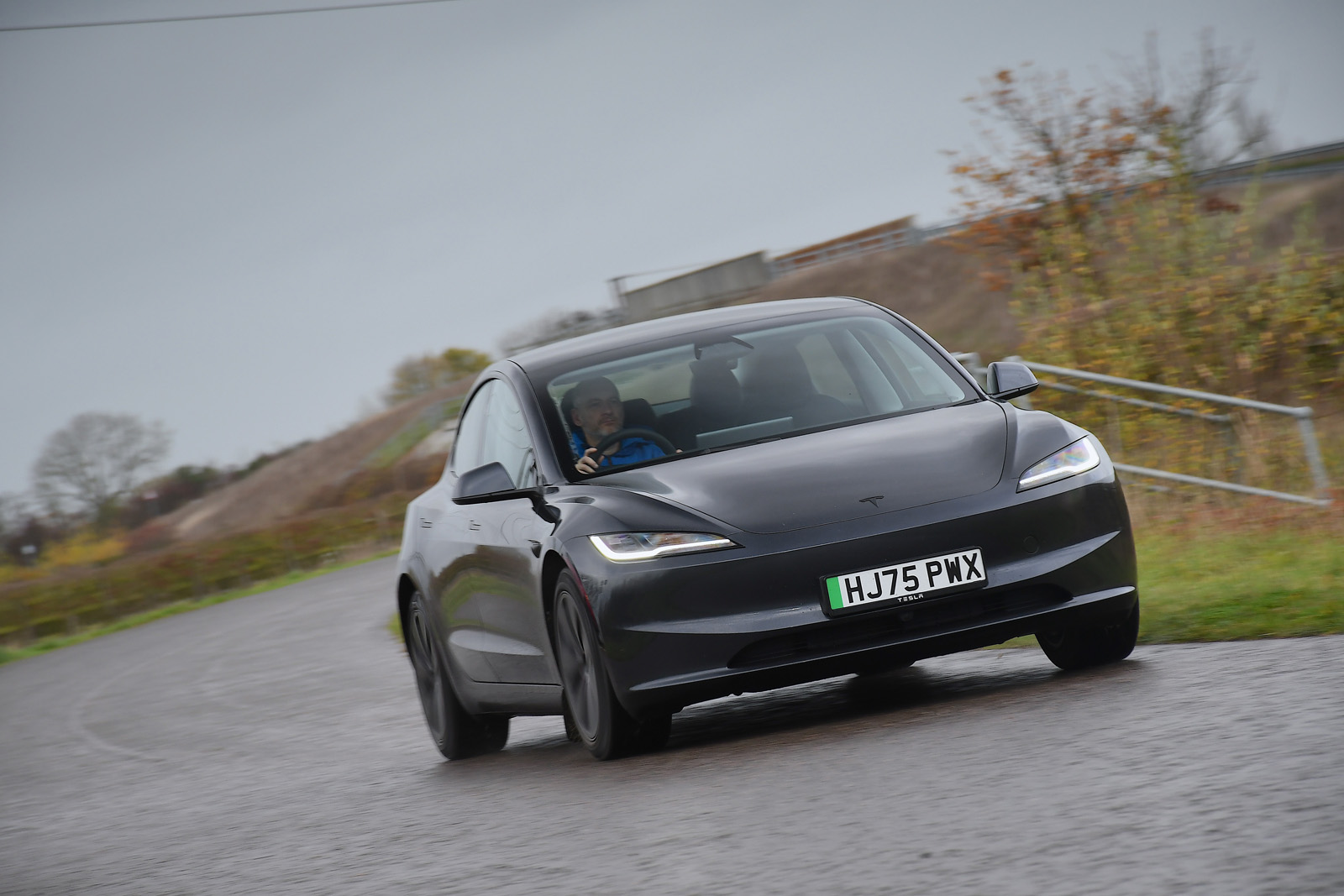 تسلا مدل 3 دو موتوره سال 2025 jb1