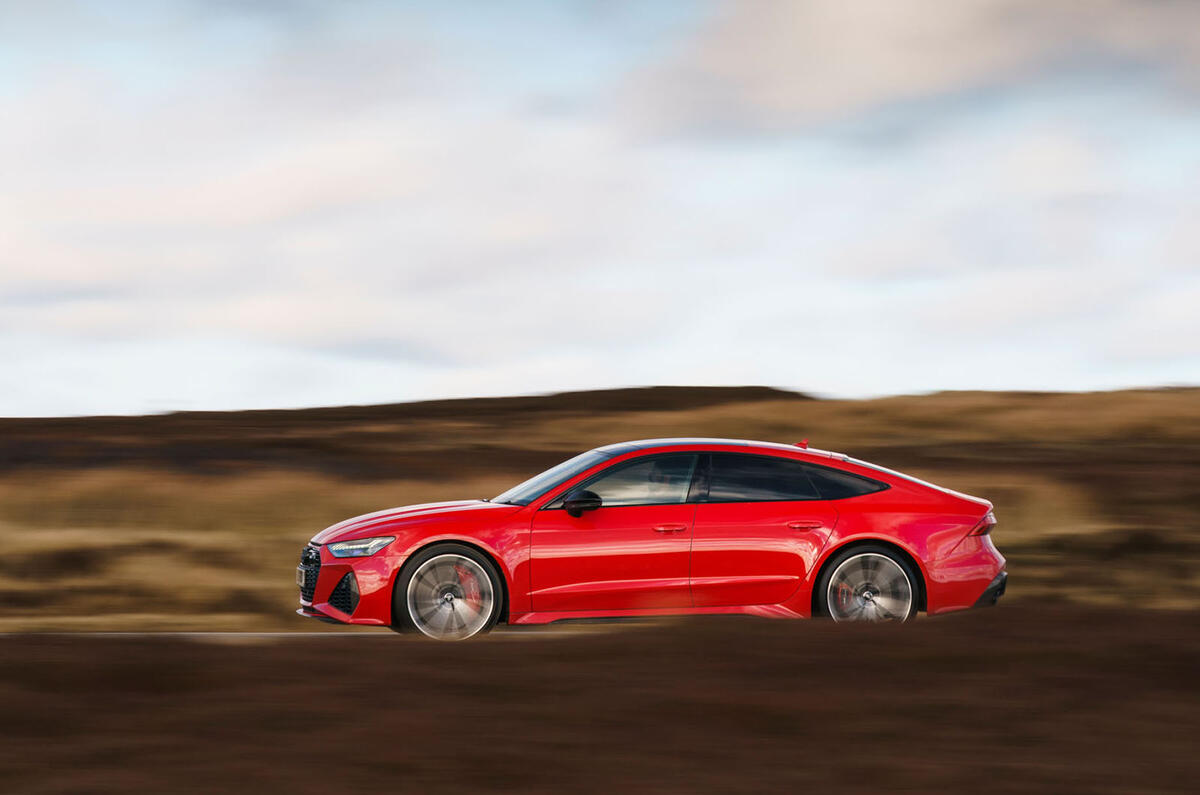 نماي جانبي آئودی RS7 اسپرت بک 2020 در حال حرکت