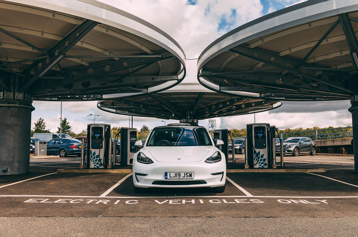 تسلا مدل 3 RT 20191613 نماي ديگر از خودرو