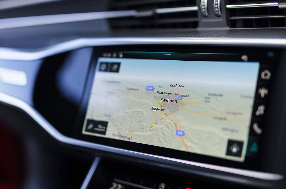 سيستم سرگرمي و نمايشگر مرکزي آئودی RS7 اسپرت بک