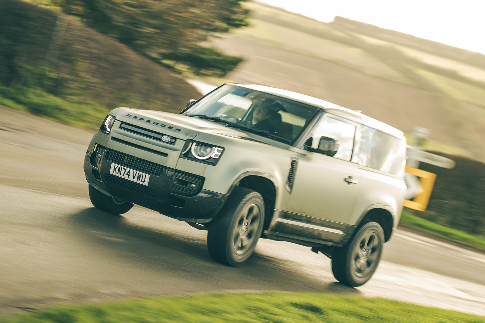 بررسی لندروور دیفندر 2024 پیچ جلو