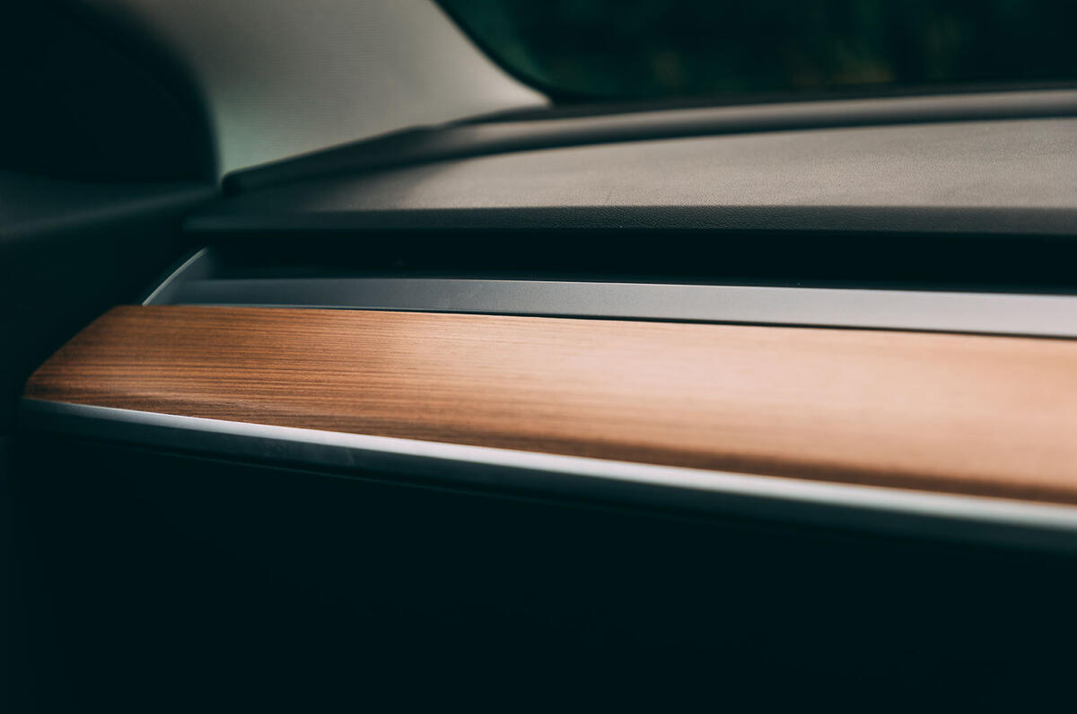 تسلا مدل 3 RT 20191634 نماي نزديک جلويي