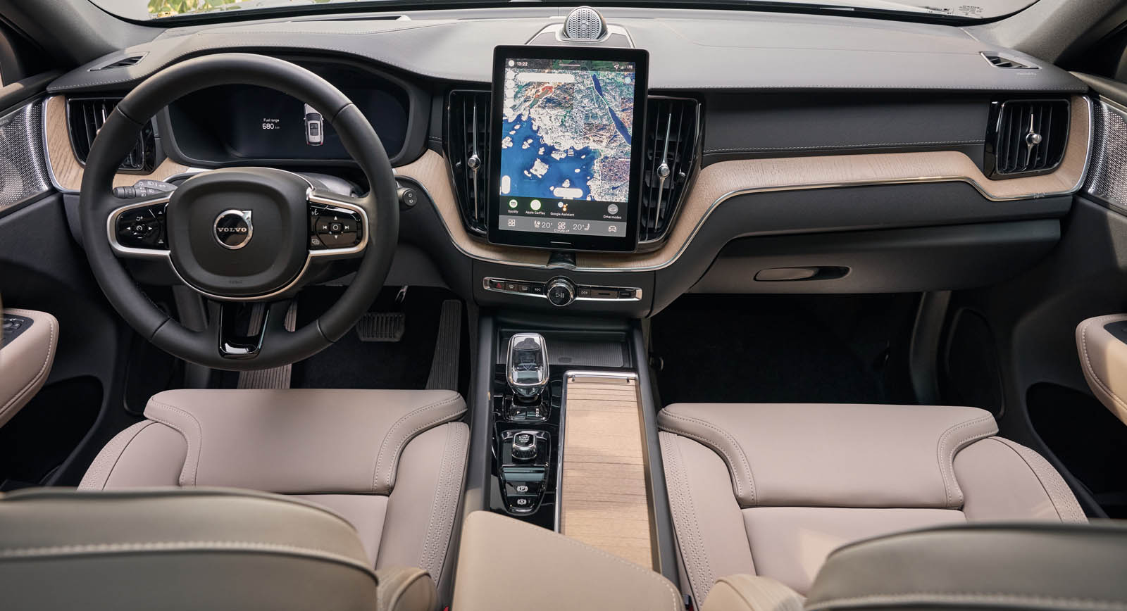 کابین لوکس ولوو XC60 با نمایشگر عمودی اندرویدی