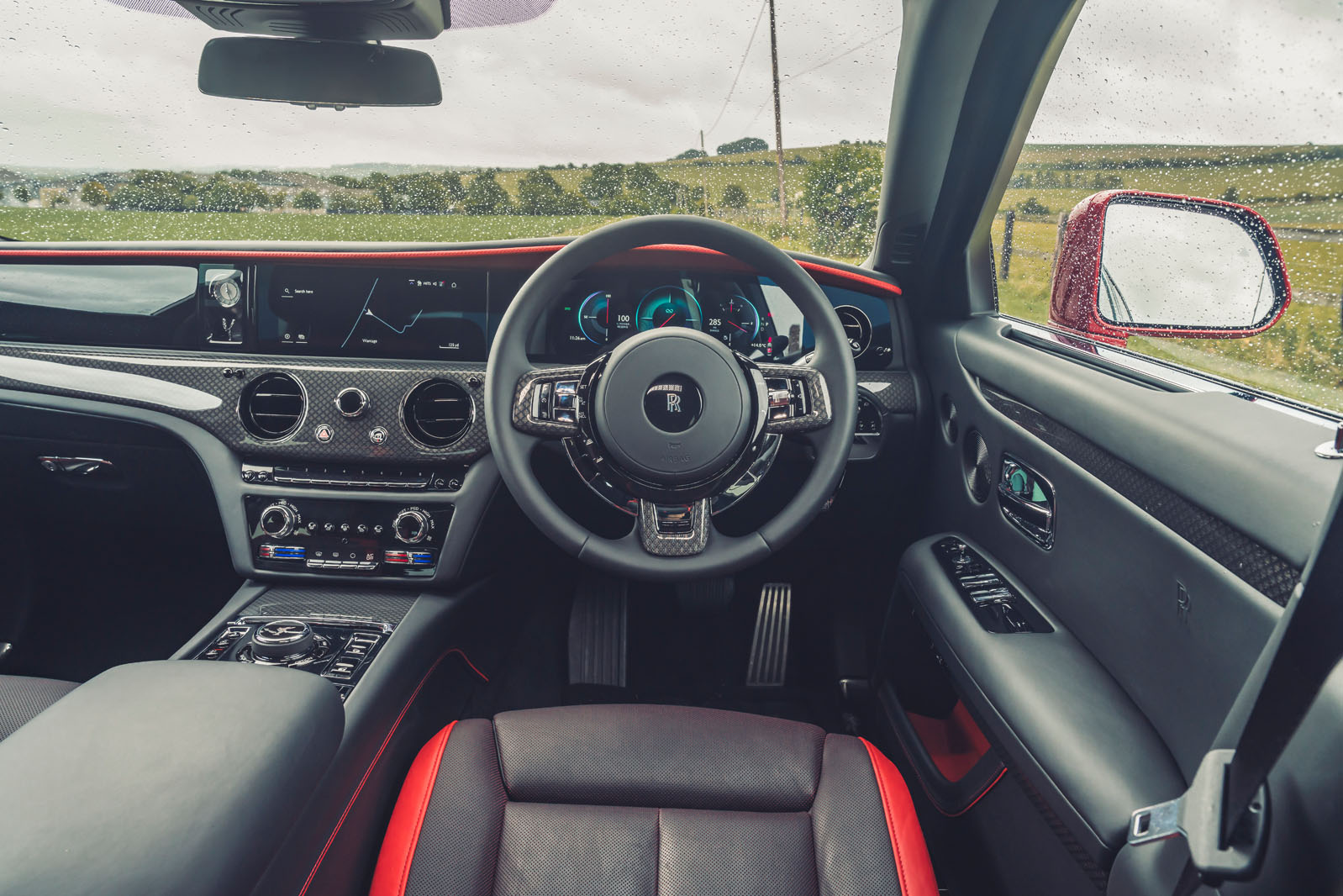 بررسی رولز رویس گوست 2025 011 داشبورد