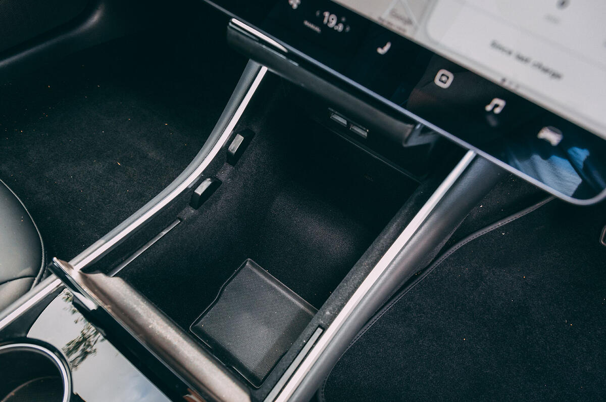 تسلا مدل 3 RT 20191630 در فضاي شهري