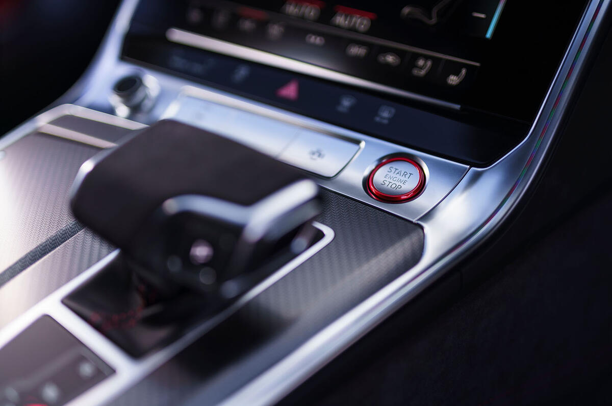 دکمه استارت موتور در کنسول مياني آئودی RS7 اسپرت بک