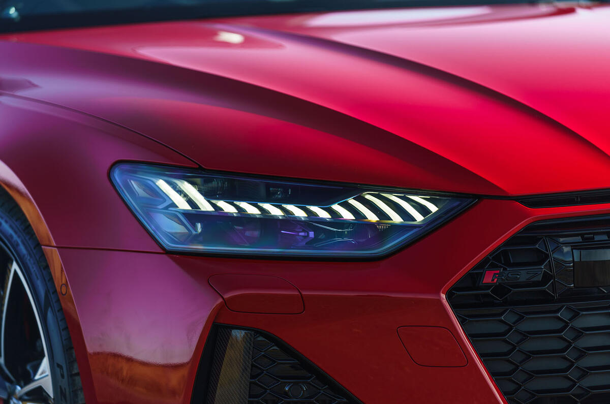 چراغ هاي جلو آئودی RS7 اسپرت بک 2020 با گرافيک مدرن