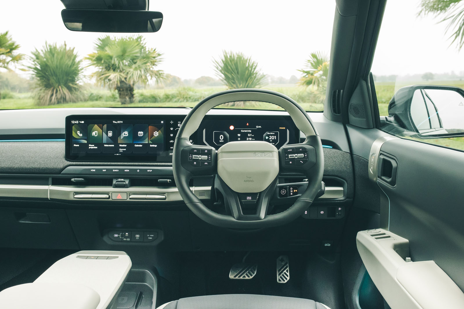 بررسی کیا EV3 2024 داشبورد