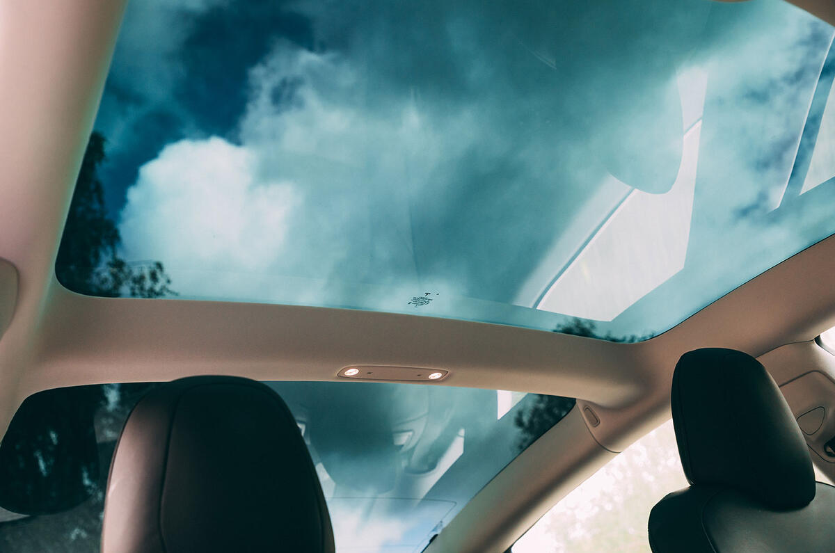 تسلا مدل 3 RT 20191635 نماي عقب