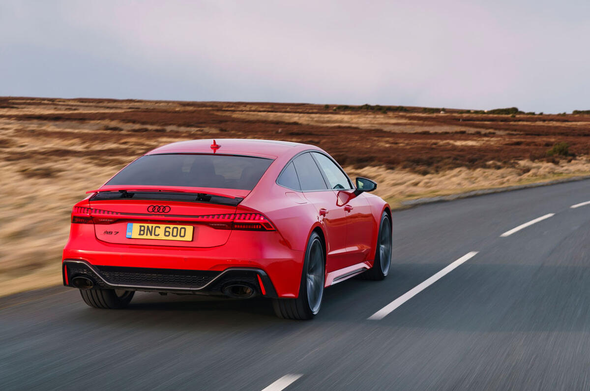 نماي عقب آئودی RS7 اسپرت بک 2020 در جاده