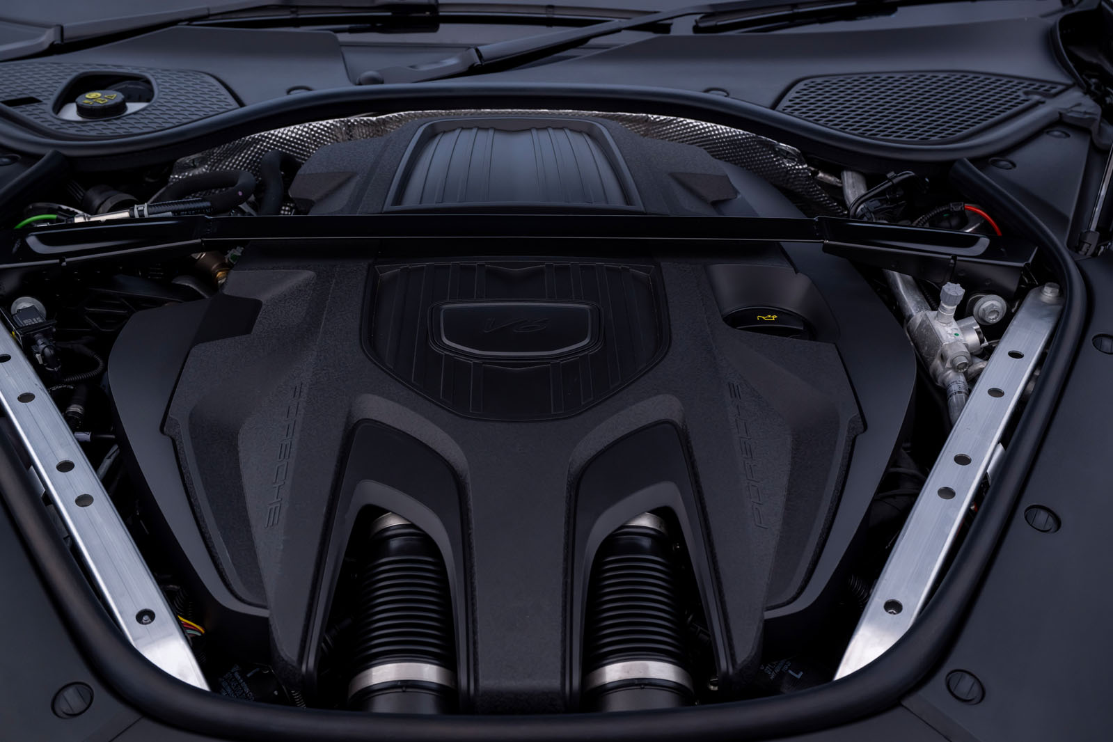 پورشه پانامرا 4 ای هیبرید بررسی ۲۰۲۵ ۰۱۶ موتور