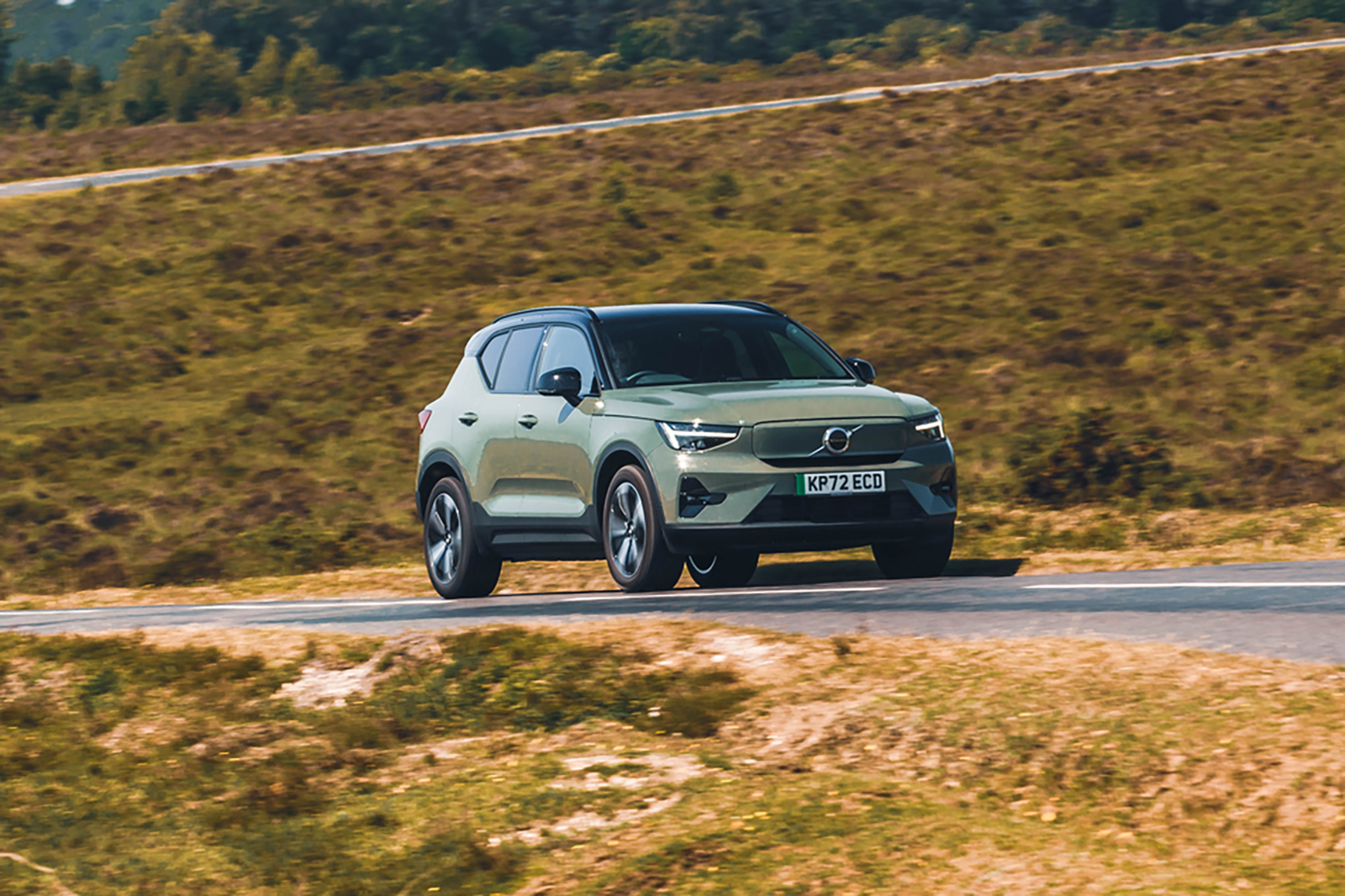 شتاب‌گیری سریع ولوو XC40 ریچارج تک‌موتور