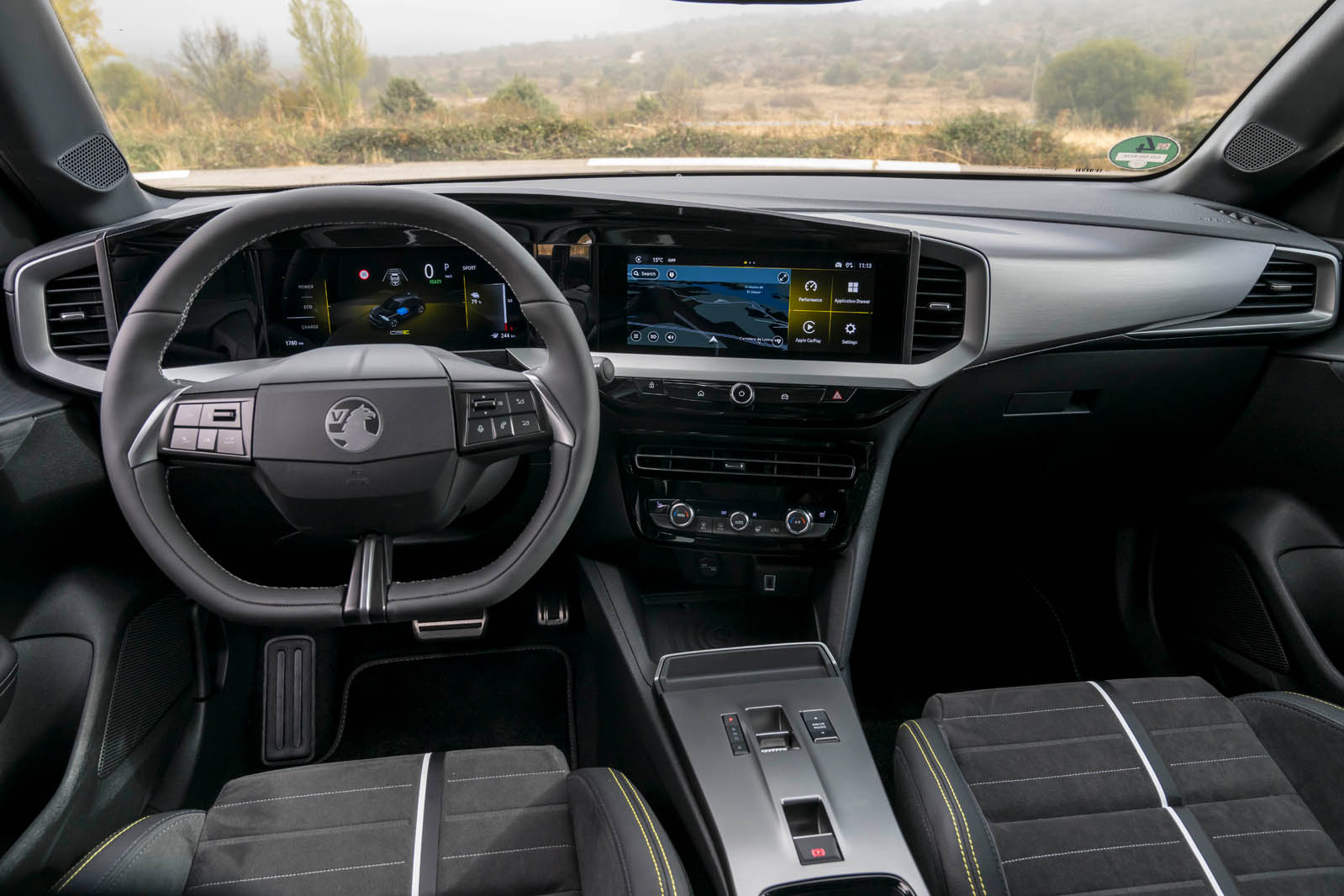 کابین واکسهال موکا GSE با صندلی‌های آلکانتارا