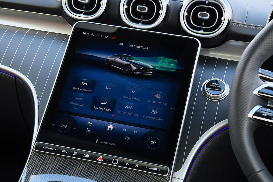 نمایشگر ۱۱.۹ اینچی MBUX در CLE 300e