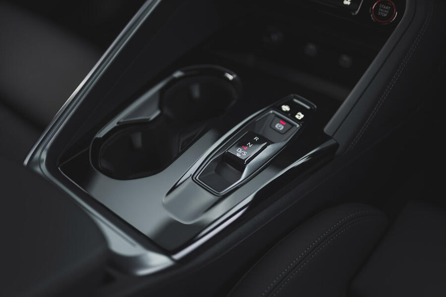 کنسول میانی و دسته دنده آئودی Q5 ۲۰۲۵