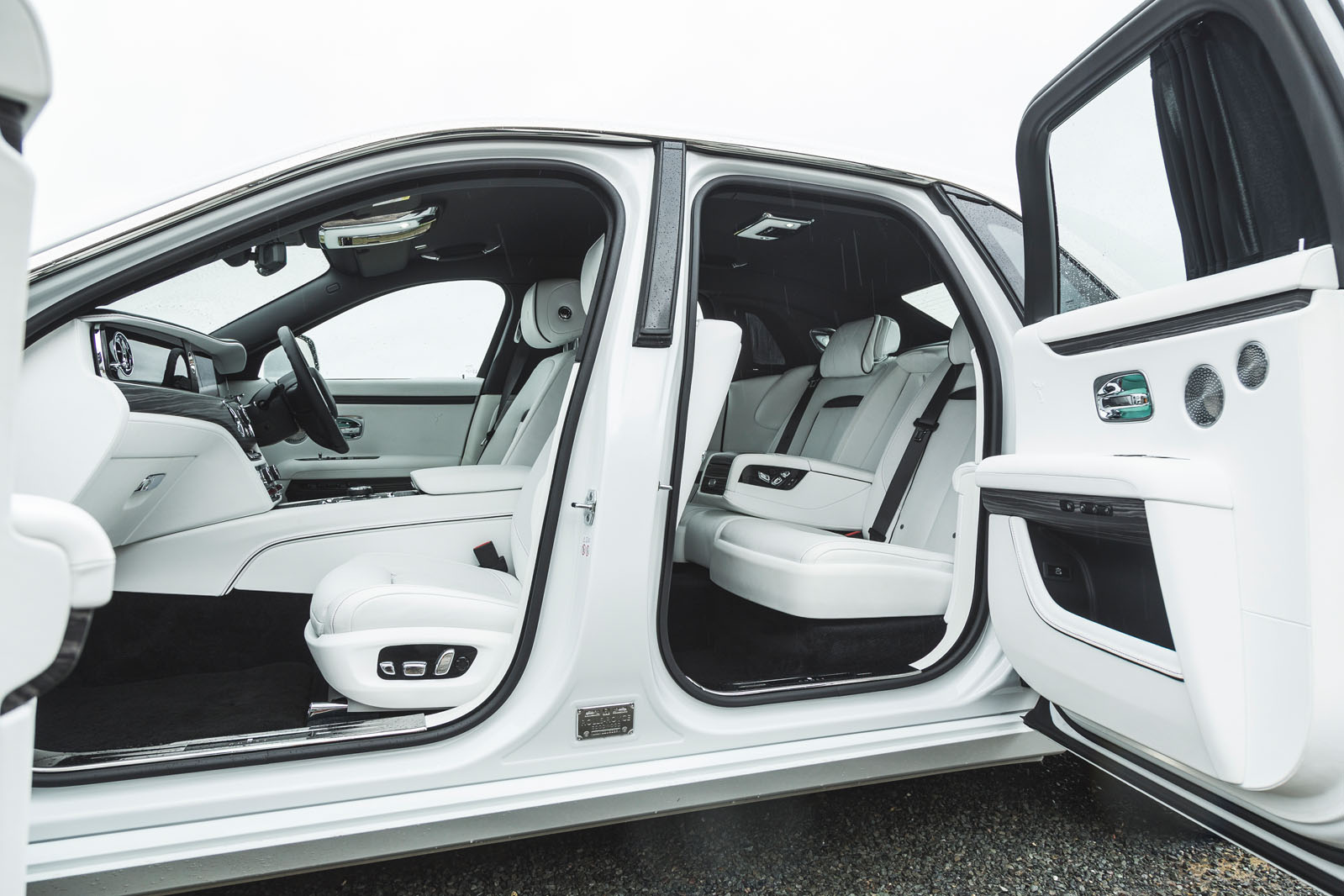 کابین فوق لوکس رولز رویس گوست با سقف ستاره‌ای