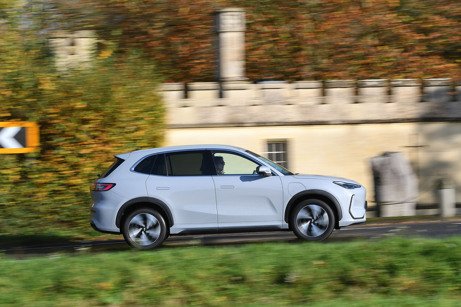 نمای خارجی و جانبی جیلی EX5 مدل 2025