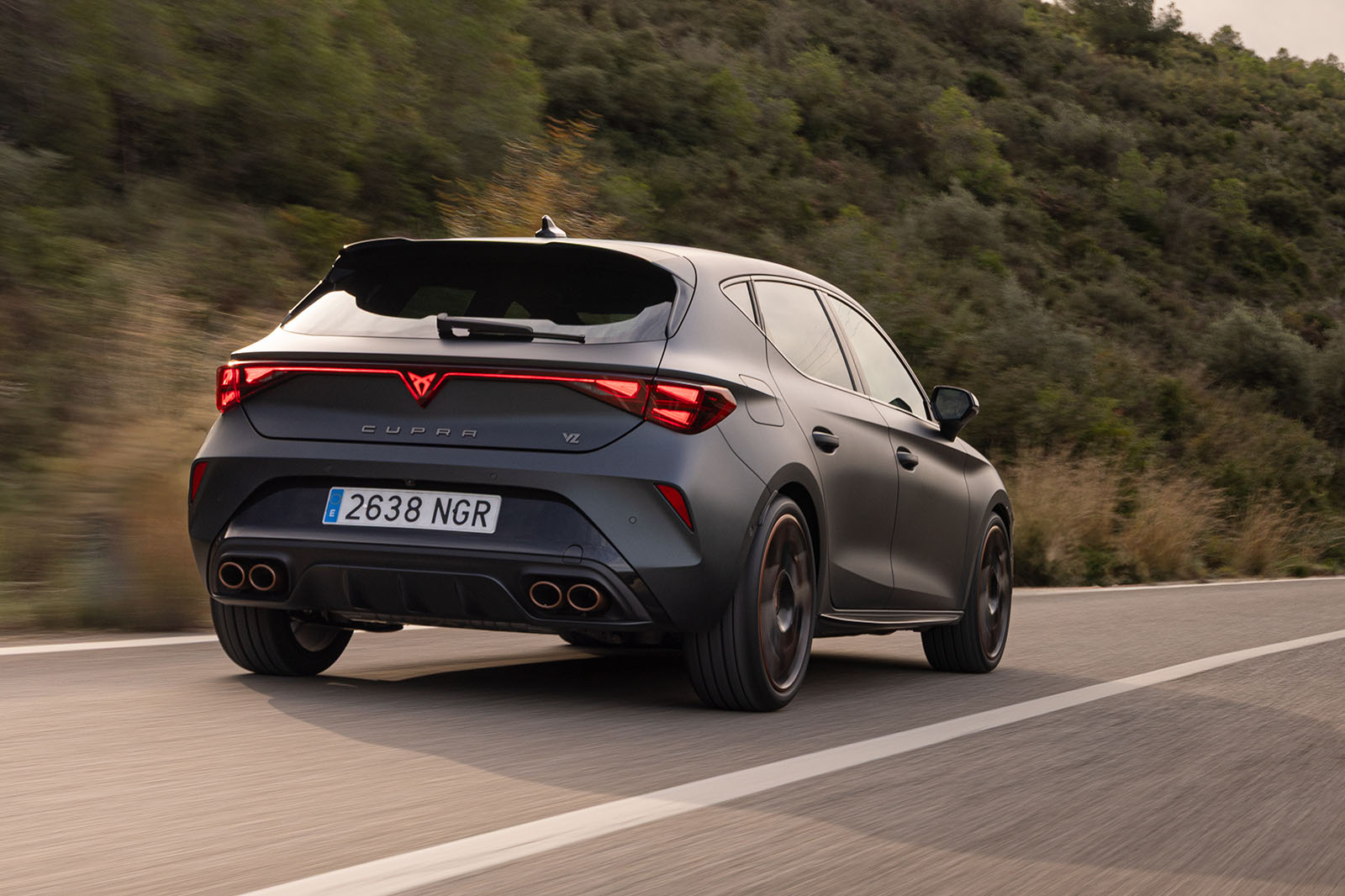 کوپرا لئون VZ در پیچ‌های تند جاده کوهستانی