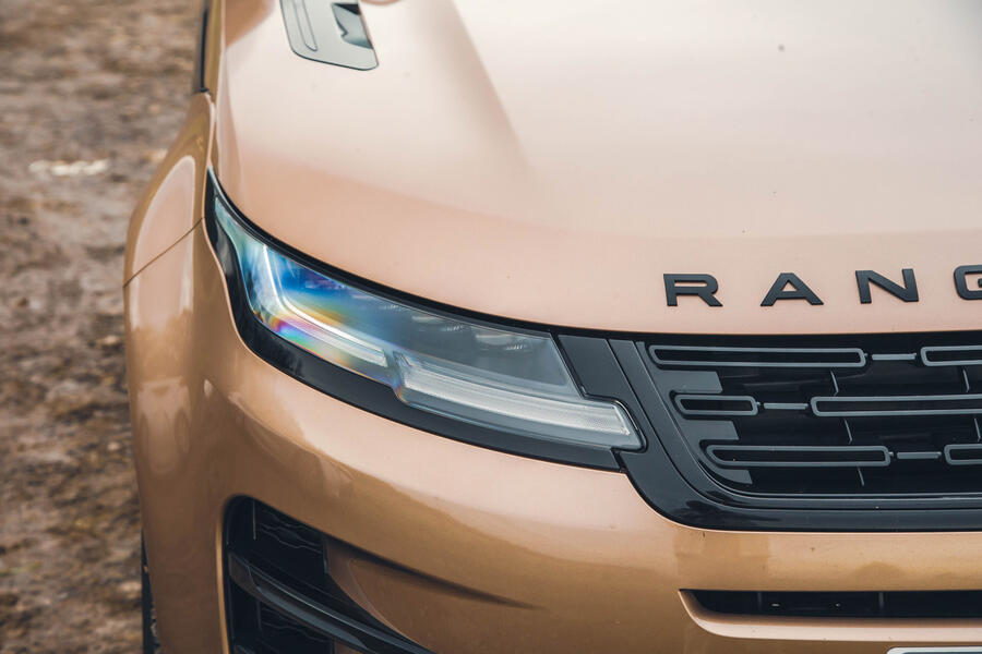 جزئیات چراغهای پیشرفته اووک فیسلیفت چراغهای ماتریس LED جلو رنج روور اووک ۲۰۲۴