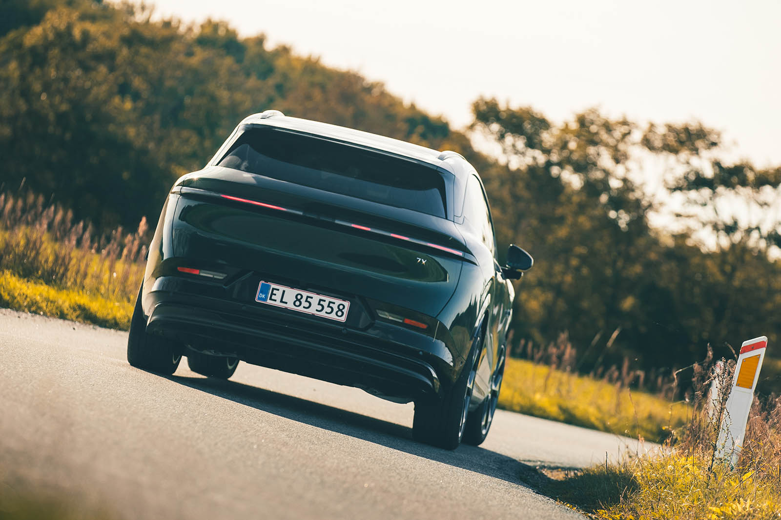 رفتار دینامیکی زیکر 7X در جاده زیکر 7X در پیچ جاده کوهستانی