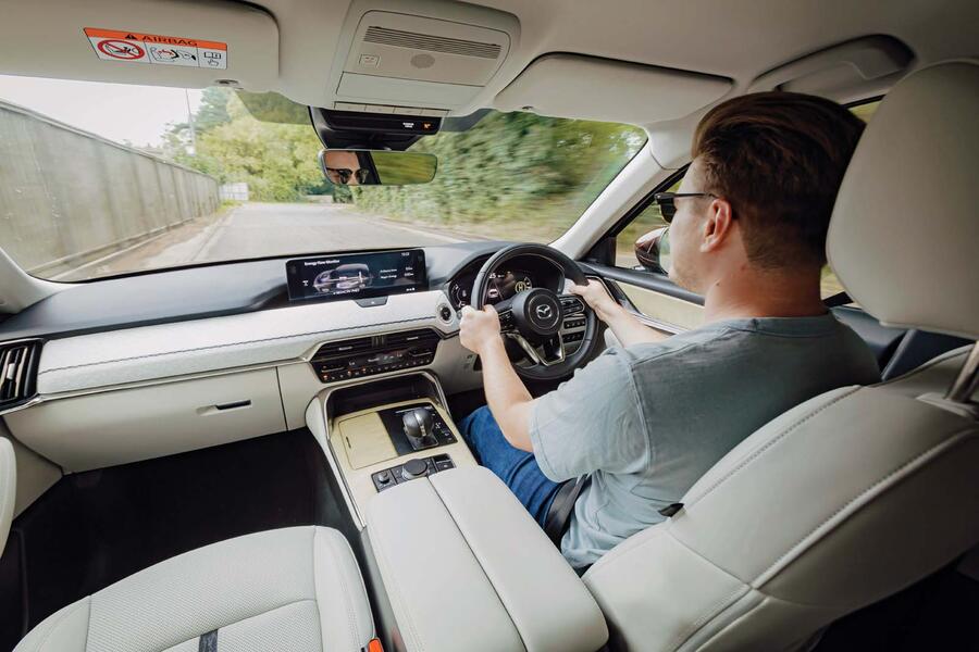 داشبورد مزدا CX-80 با نمایشگرهای ۱۰ اینچ