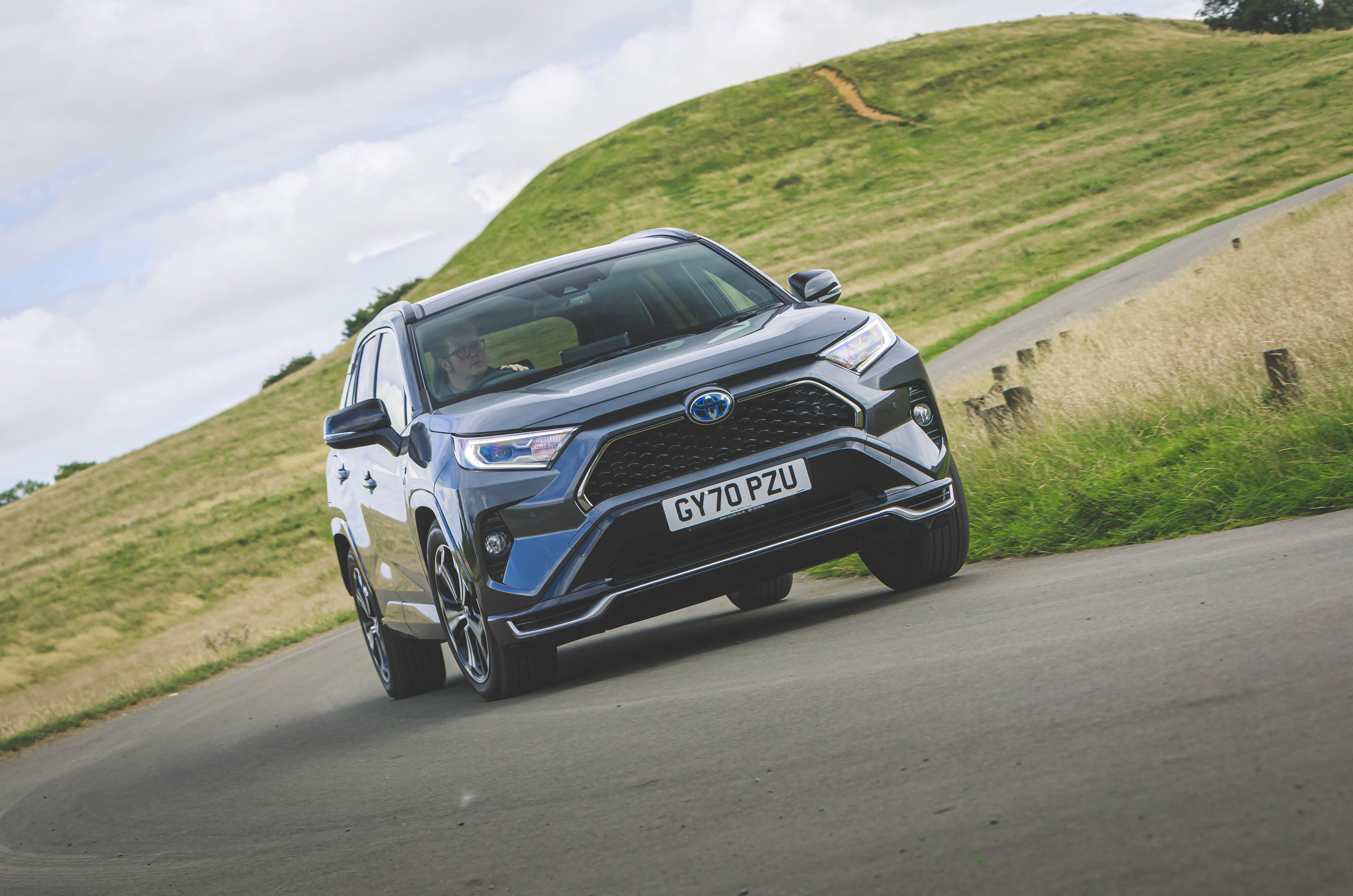 گوشه جلو تویوتا RAV4