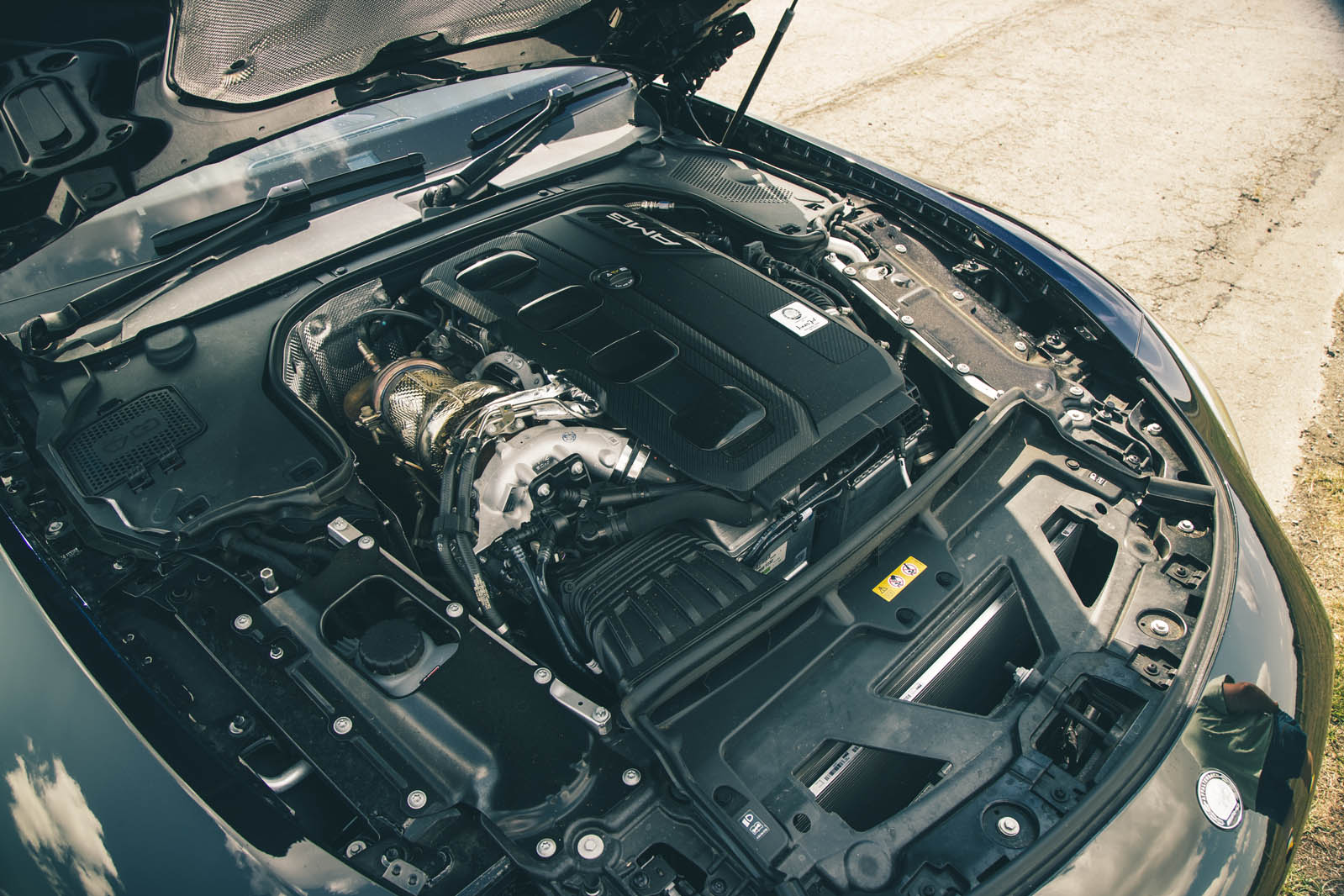 مرسدس AMG GT 43 در جاده با شتابگیری