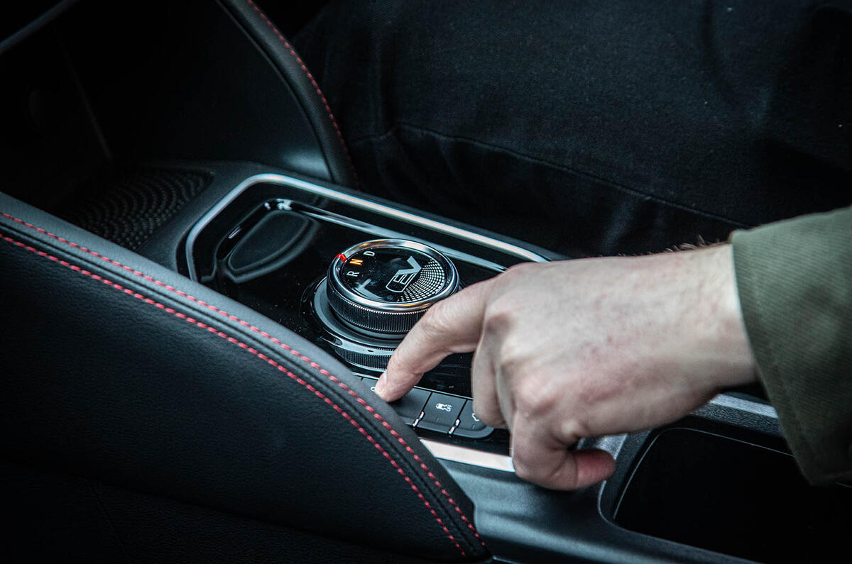 کابین دو ردیفه و جادار T90EV