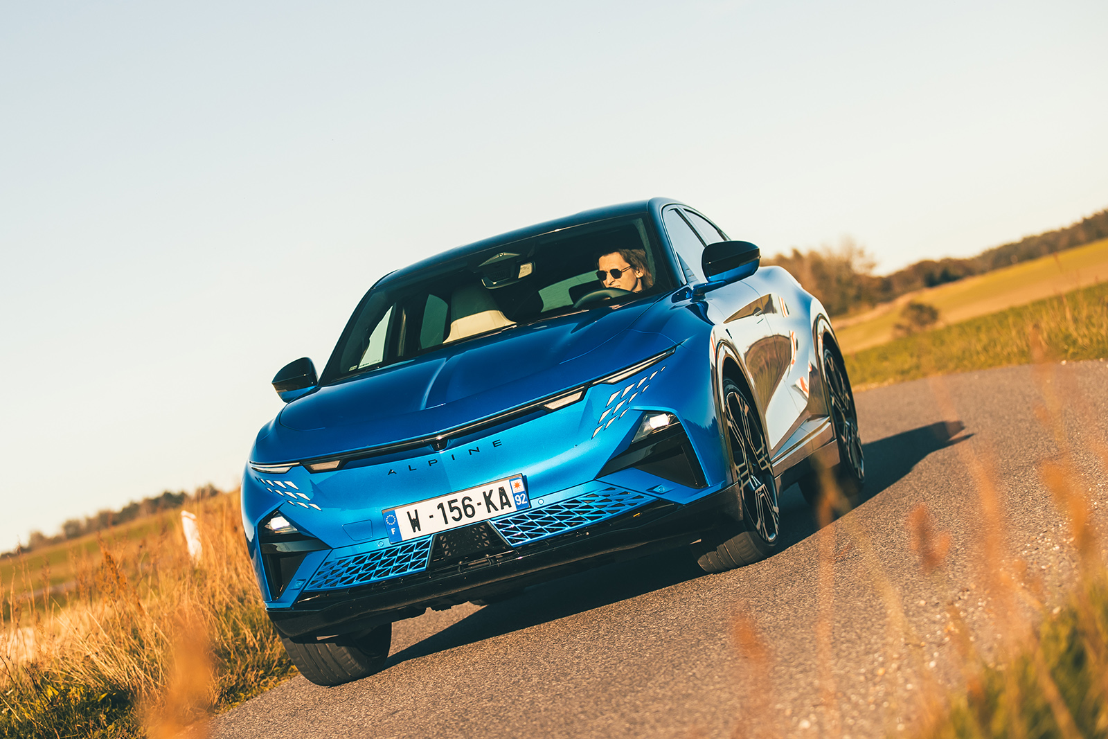 نمای سه رخ آلپاین A390 در حال حرکت