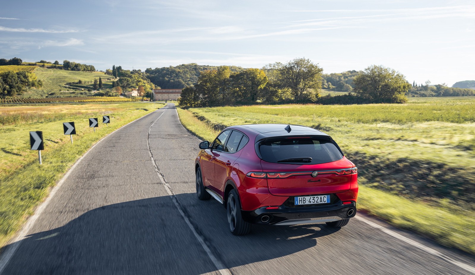 چراغهای عقب کشیده و اسپرت توناله نمای عقب دینامیک آلفارومئو توناله