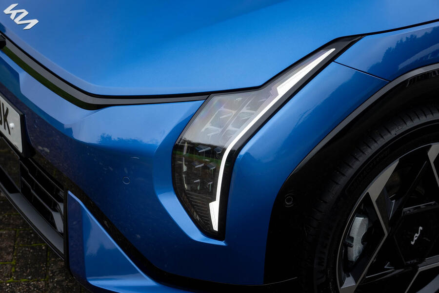 جزئیات طراحی اسپرت کیا EV4