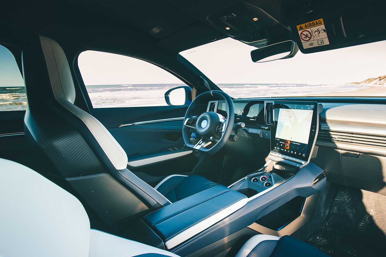 جزئیات داشبورد و فرمان آلپاین A390