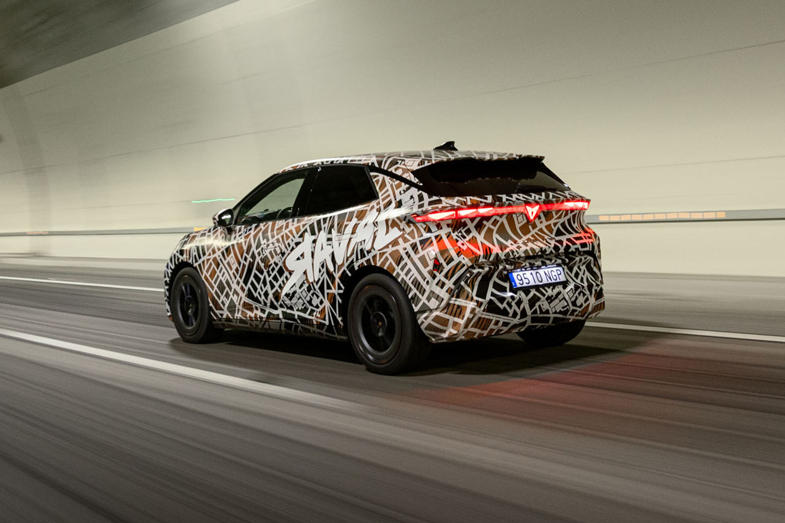 کوپرا راوال در پیچ با کنترل بدنه عالی