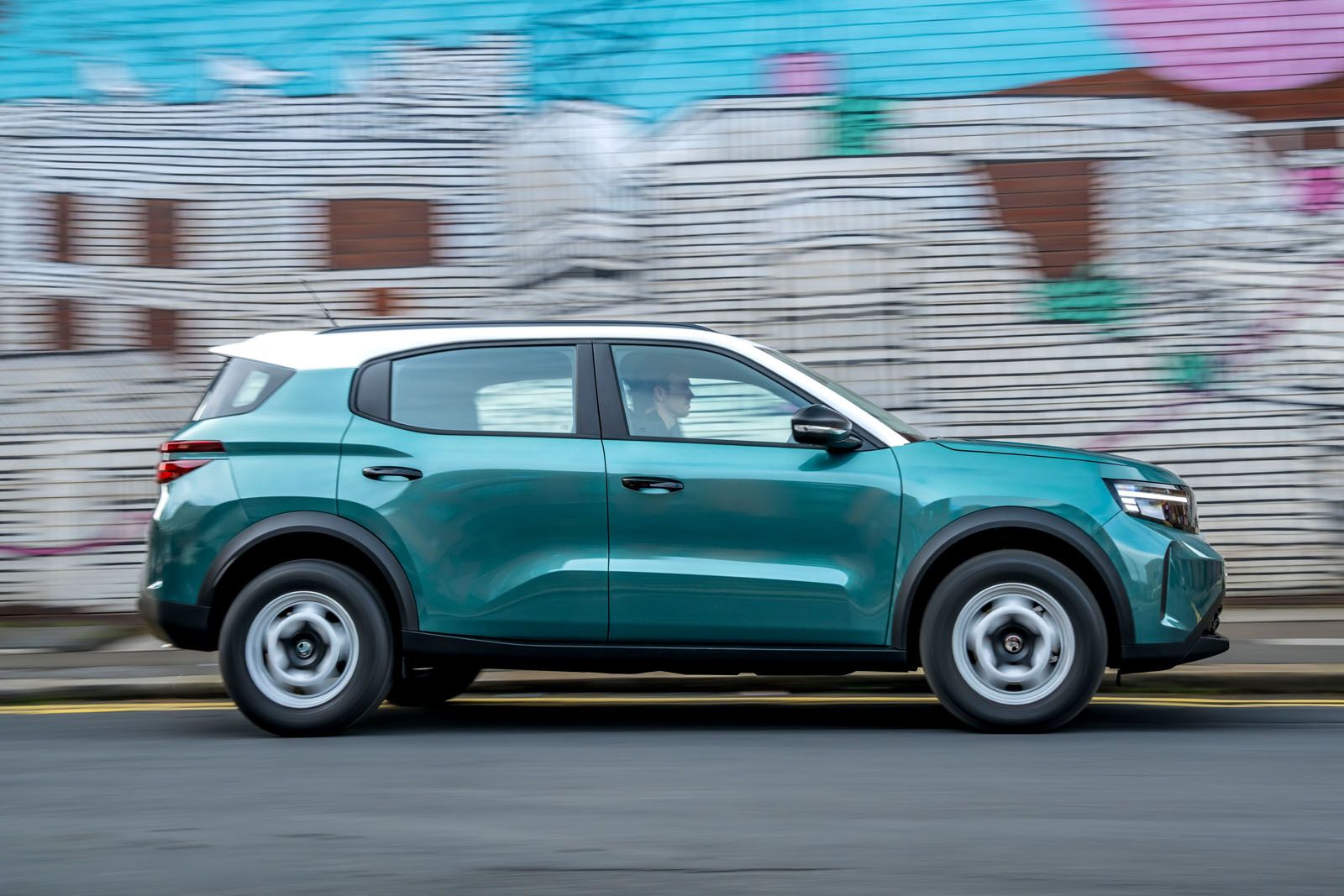 نمای جانبی واکسهال فرونترا هیبرید