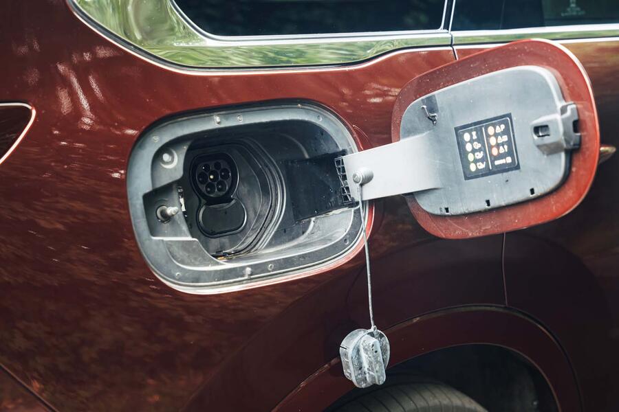 مزدا CX-80 در جاده