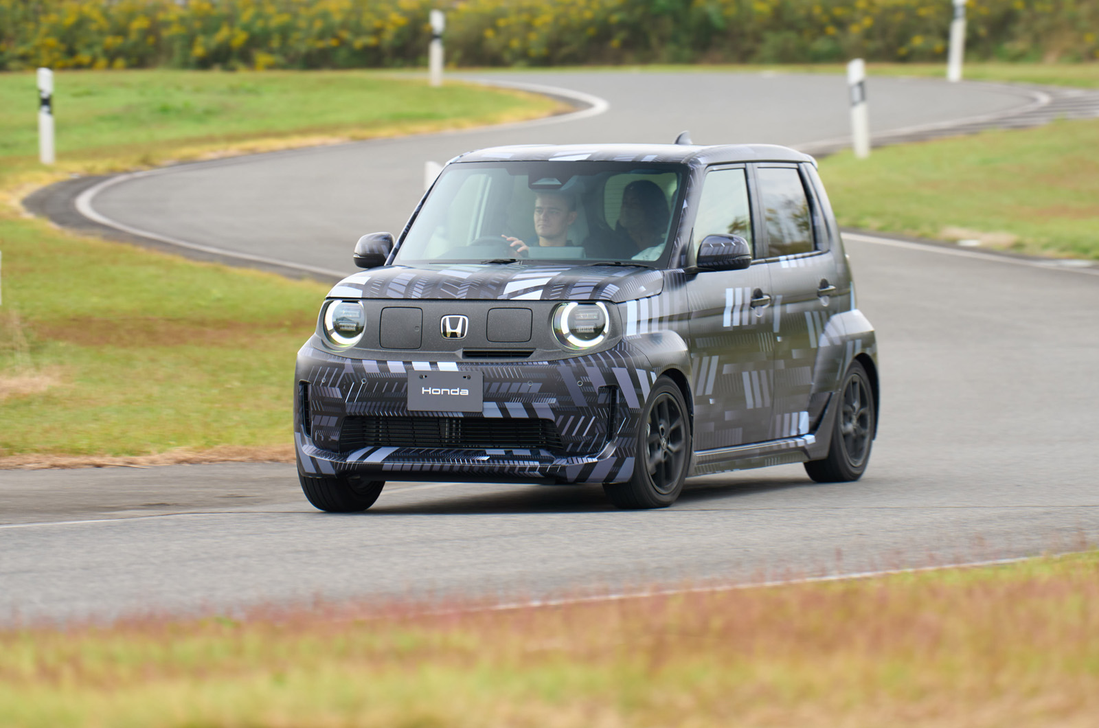 نمای دینامیک هوندا سوپر ان در جاده
