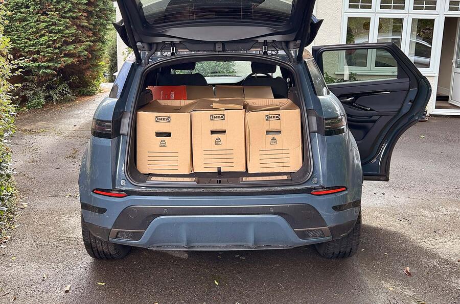 حجم صندوق عقب اووک با صندلی های تاشو فضای بار رنج روور اووک با صندلی های خوابانده شده