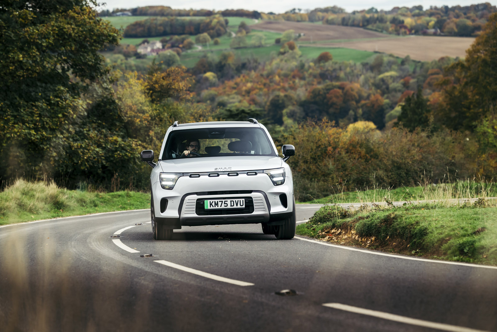 نمای جلو اسمارت #5 2025 در حال پیچیدن