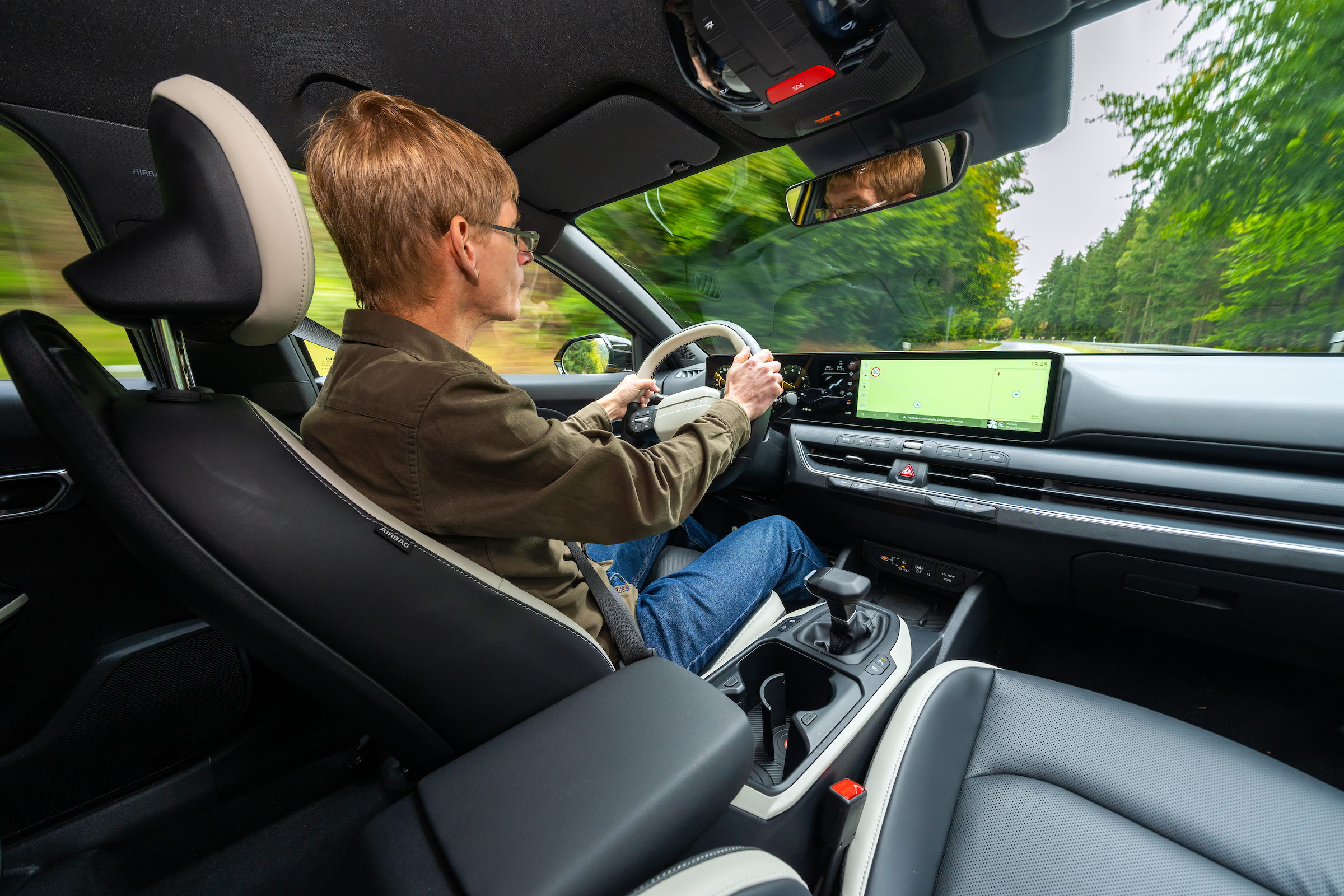 کابین سه‌نمایشگره کیا K4