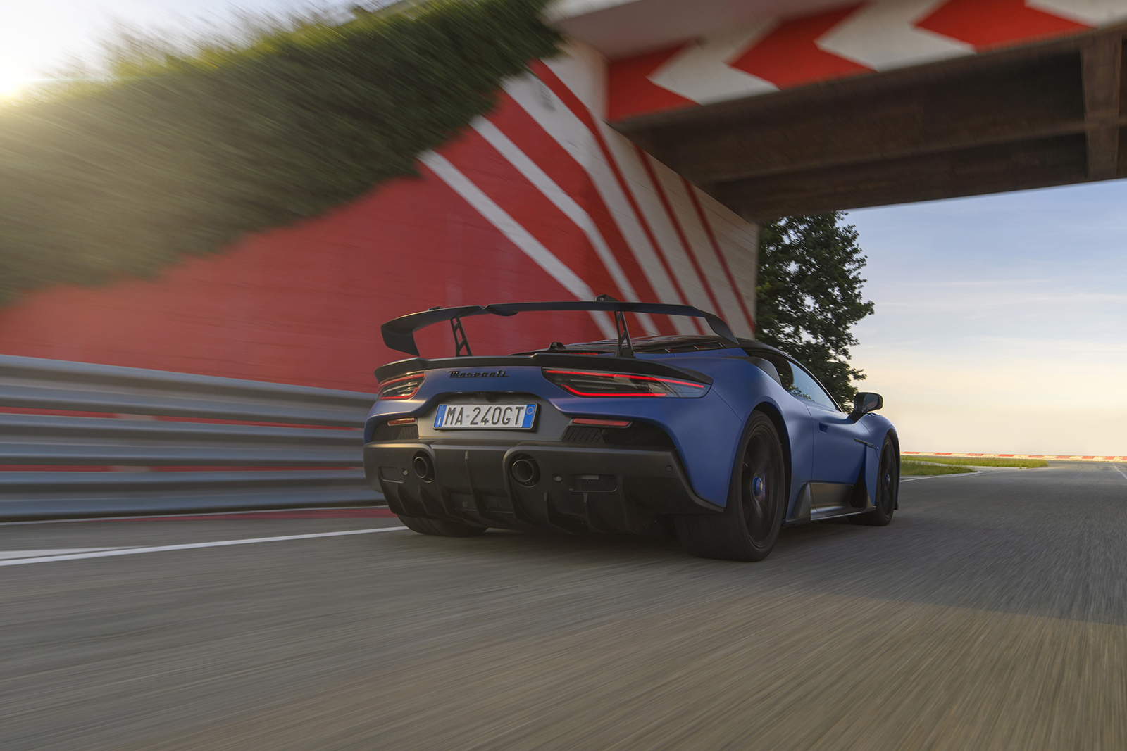 در حال پیچیدن در پیست