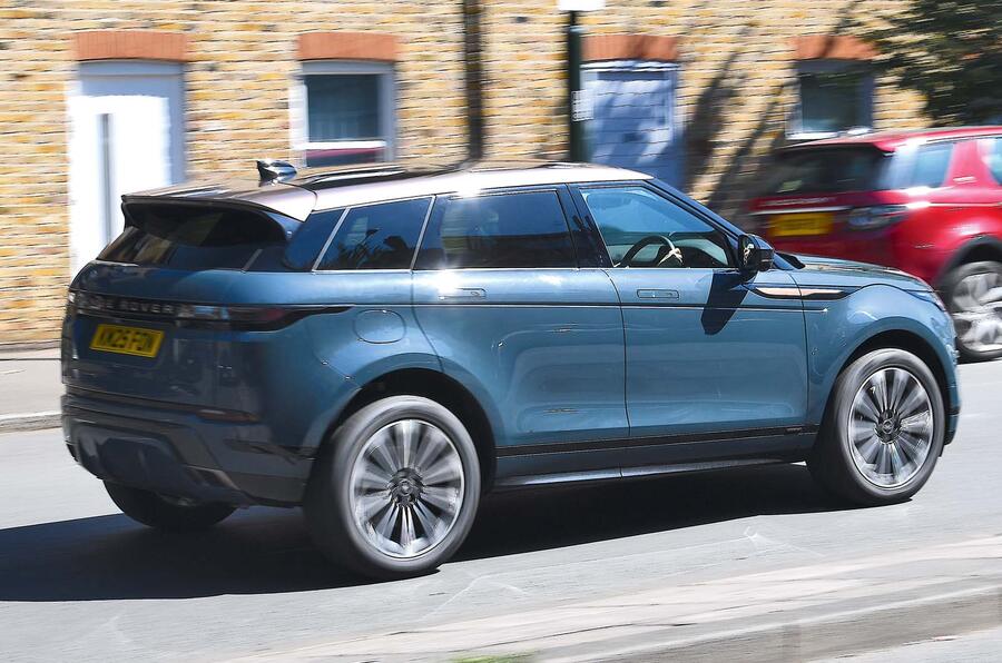 رانندگی با اووک در مسیرهای فرعی رنج روور اووک در جاده روستایی